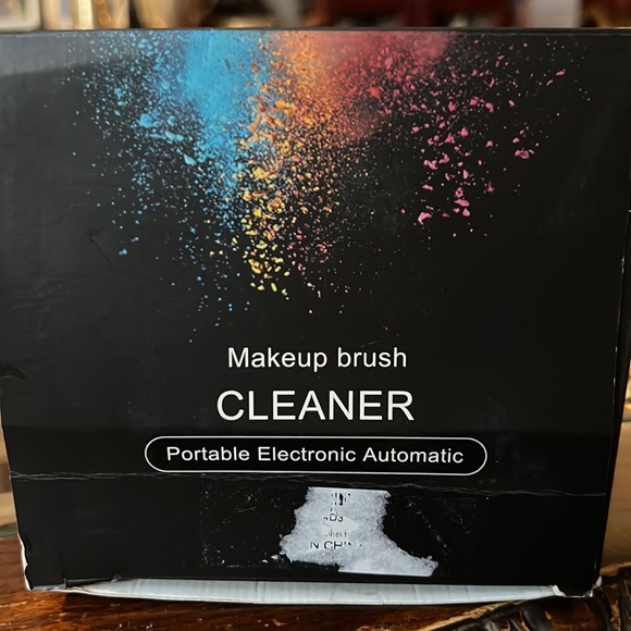 Makeup brush cleaner - Picture 1 of 8